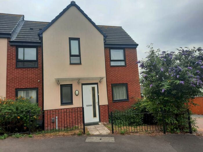 3 Bedroom Semi-Detached House To Rent In Jersey Gardens, NG3