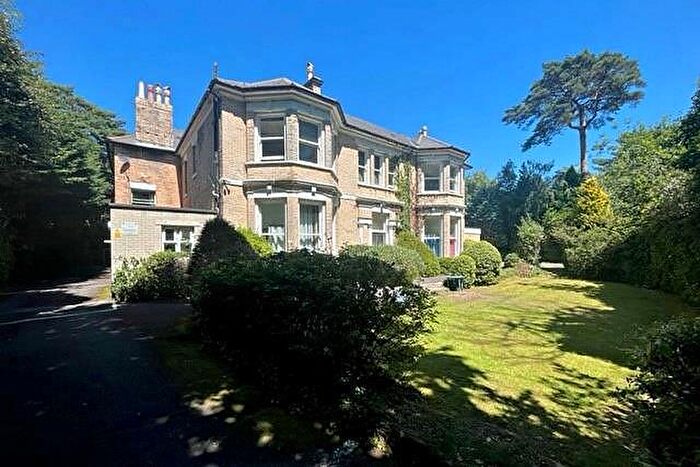 4 Bedroom Flat To Rent In Bournemouth, BH1