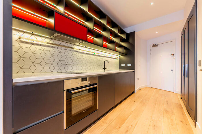 Apartment To Rent In Grantham House, Botanic Square, London City Island, Canning Town, E14