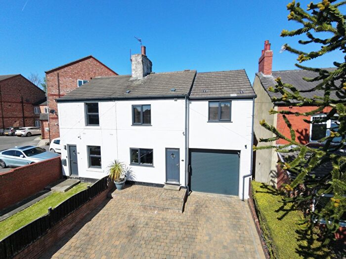 4 Bedroom Semi Detached House For Sale In Bolus Lane, Wakefield, West Yorkshire, WF1