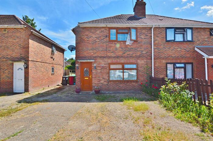 3 Bedroom Semi-Detached House For Sale In Norfolk Avenue, Slough, SL1