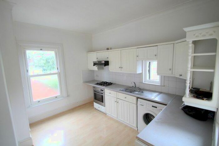 3 Bedroom Flat To Rent In Croydon Road, Beckenham, BR3