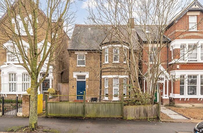 1 Bedroom Flat To Rent In Lewin Road, Streatham, SW16