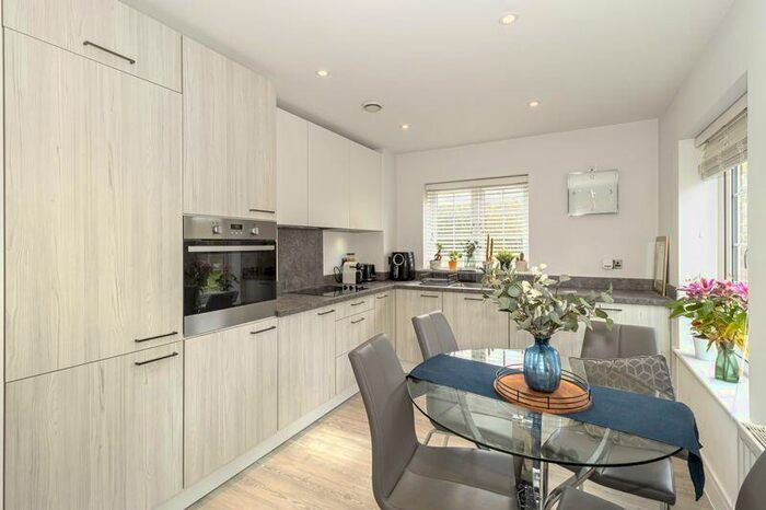 1 Bedroom Flat For Sale In Arundale Walk, Horsham, RH12