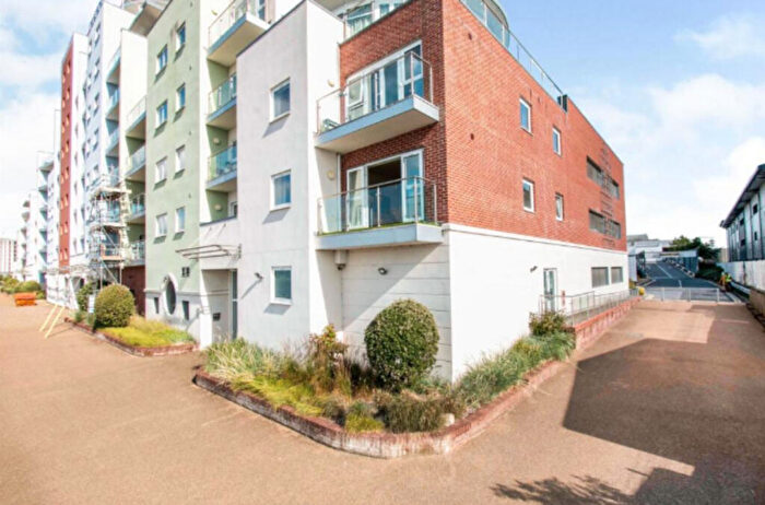 2 Bedroom Apartment For Sale In Lifeboat Quay, Poole, BH15