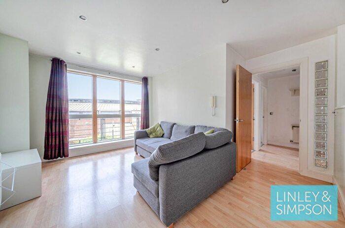 2 Bedroom Flat For Sale In Admiral Court, Bowman Lane, Leeds, LS10