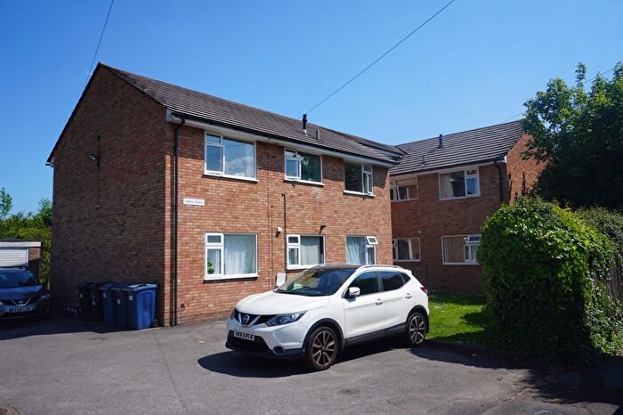 3 Bedroom Flat For Sale In Elm Road, High Wycombe, HP12