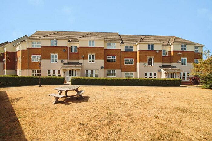 2 Bedroom Flat To Rent In Merlin Close, Chafford Hundred, Grays, Essex, RM16