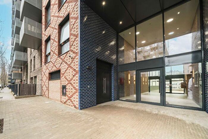 2 Bedroom Flat To Rent In Danvers Avenue, Clapham Junction, SW11