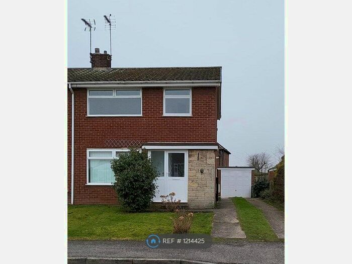 3 Bedroom Semi-Detached House To Rent In Maid Marion Drive, Mansfield NG21