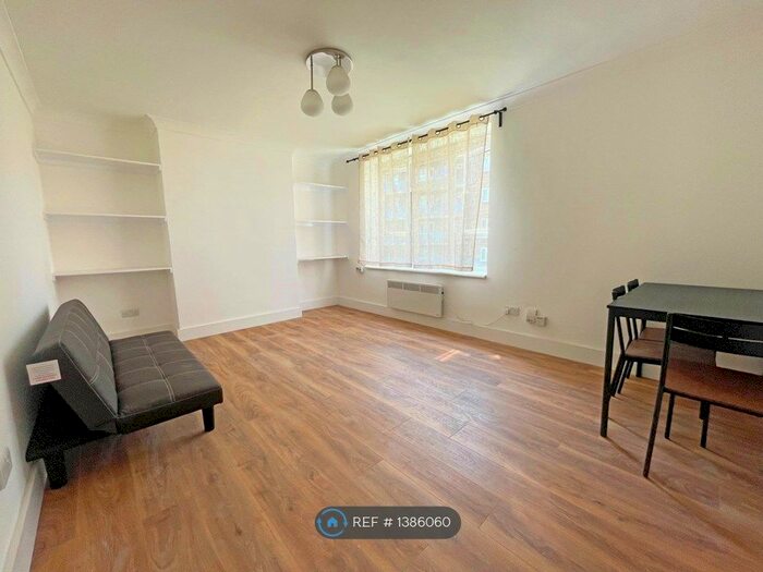 3 Bedroom Flat To Rent In Charlton Court, London, E2