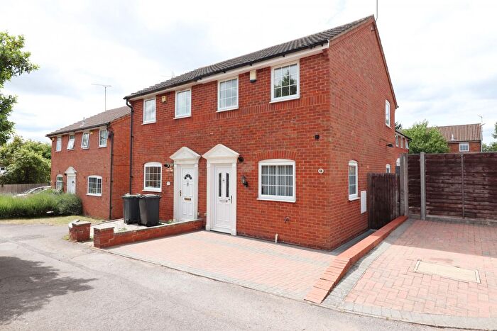 2 Bedroom Semi-Detached House To Rent In Felton Close, LU2