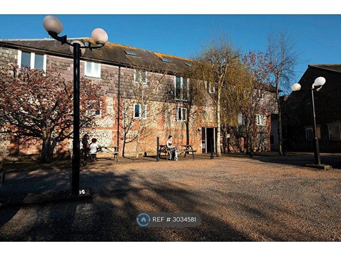 2 Bedroom Flat To Rent In Maltings Barn, Lewes, BN7