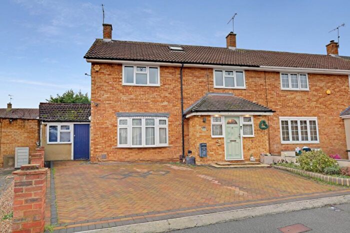 4 Bedroom End Of Terrace House For Sale In Southcote Row, Fryerns, Basildon, Essex, SS14