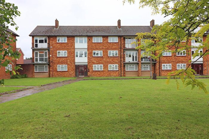 2 Bedroom Flat To Rent In Whipperley Ring, Luton, Bedfordshire, LU1