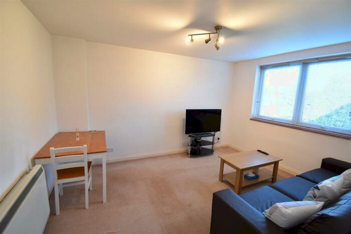 1 Bedroom Flat To Rent In The Avenue, Surbiton, KT5