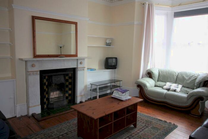 6 Bedroom Terraced House To Rent In Sunbury Avenue, Newcastle Upon Tyne, NE2