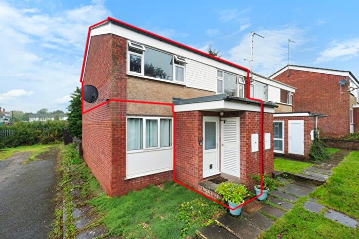 2 Bedroom Maisonette For Sale In Cowan Close, Rugby, CV22