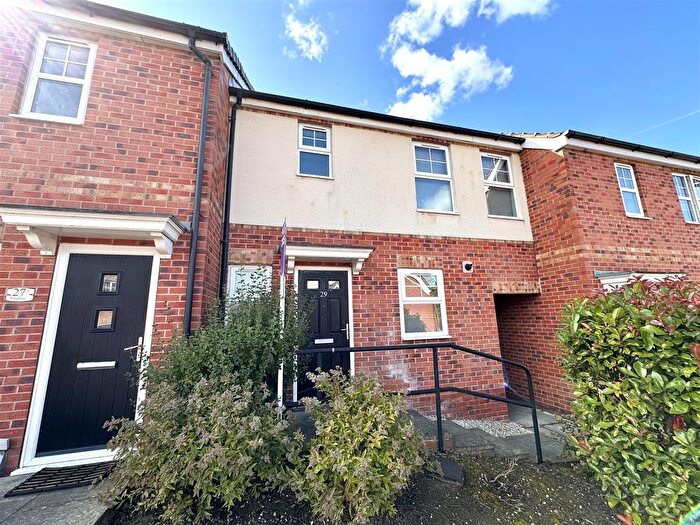 3 Bedroom Town House To Rent In Kingsway, Grimethorpe, Barnsley, S72