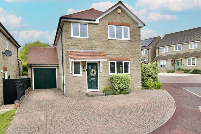 3 Bedroom Detached House For Sale In Weyview Crescent, Weymouth, DT3