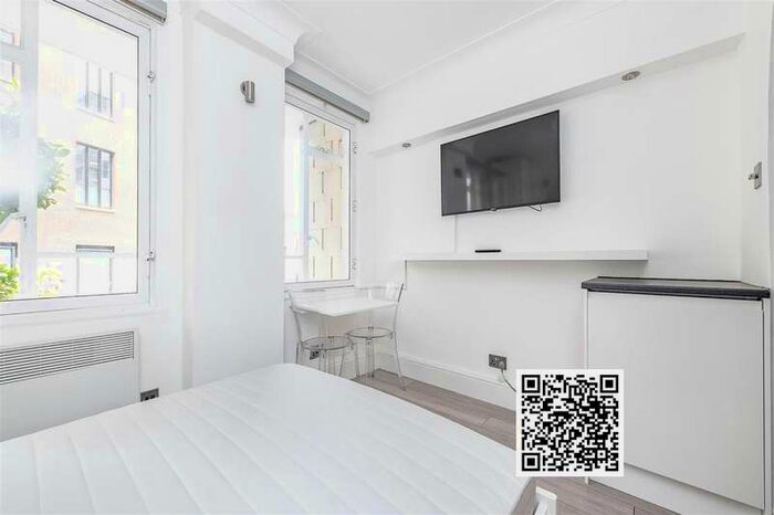Flat To Rent In 35 Buckingham Gate, Westminster London SW1E