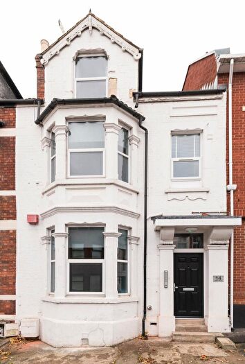 Apartment To Rent In Milton Road, Swindon, Wiltshire, SN1