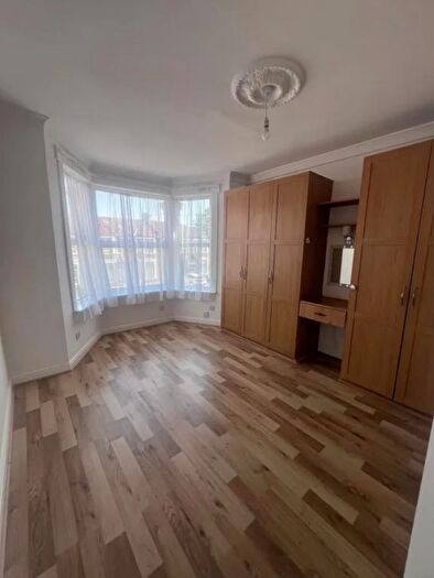 3 Bedroom Flat To Rent In Elgin Rd, Seven Kings, IG3