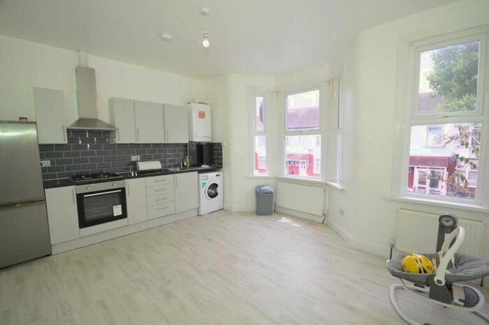 2 Bedroom Maisonette To Rent In Dersingham Avenue, Manor Park, London, E12