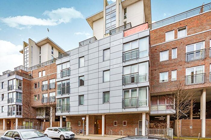 2 Bedroom Flat To Rent In Cross Street, Portsmouth, PO1