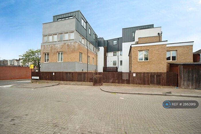 1 Bedroom Flat To Rent In Hanover House, London, SE18