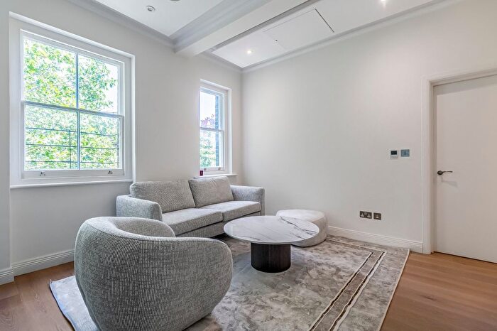 2 Bedroom Flat To Rent In Addison Road, Holland Park, London, W14