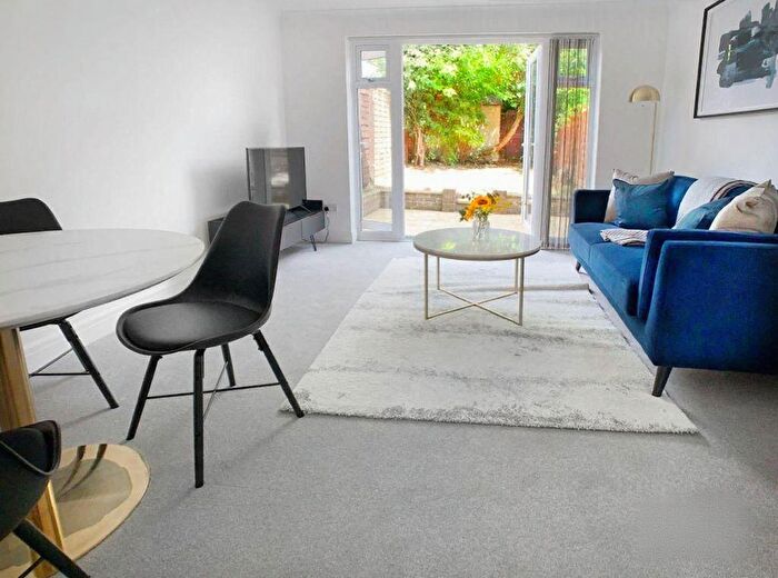 2 Bedroom Flat To Rent In Twyford, RG10