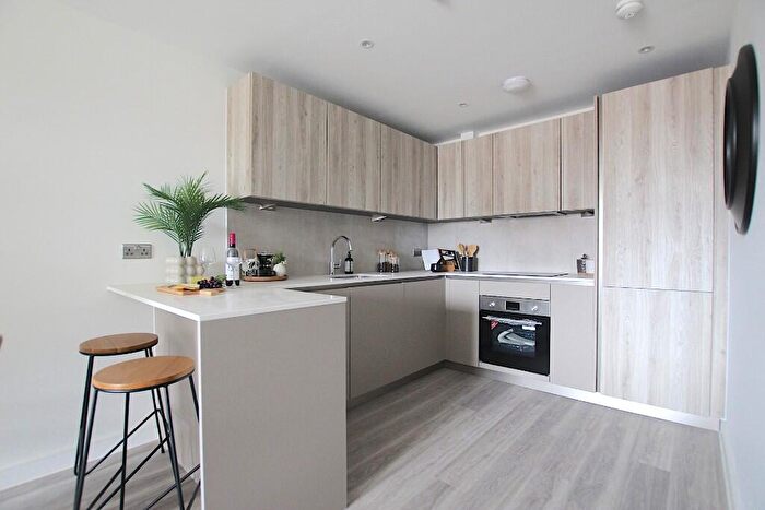 1 Bedroom Apartment To Rent In High Street, Waltham Cross, Hertfordshire, EN8