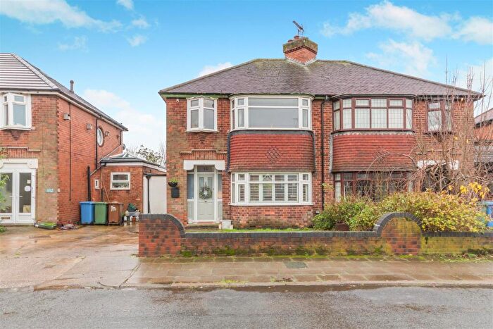 3 Bedroom Semi Detached House For Sale In Hillsway Crescent, Mansfield, NG18