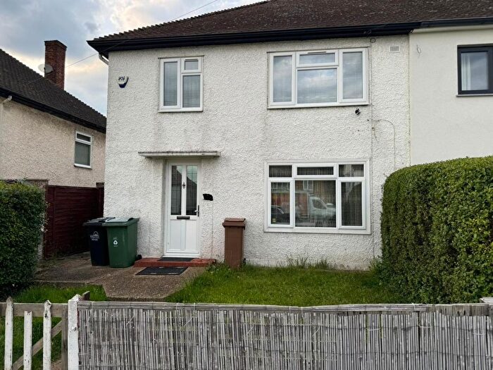 3 Bedroom Detached House To Rent In Simmons Lane, London, E4