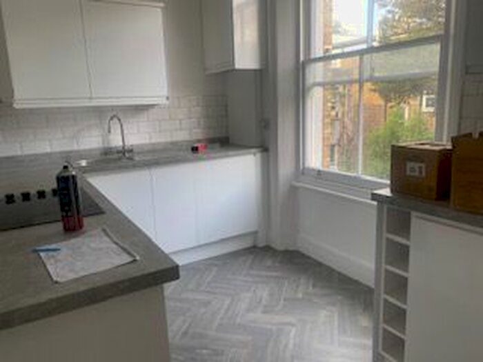 3 Bedroom Flat To Rent In Blythe Road, London, W14