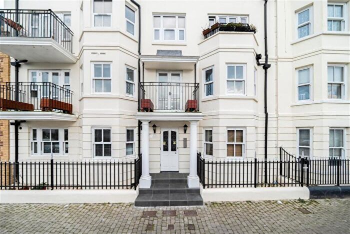 2 Bedroom Flat To Rent In Goodwood Court, The Steyne, Bognor Regis, PO21