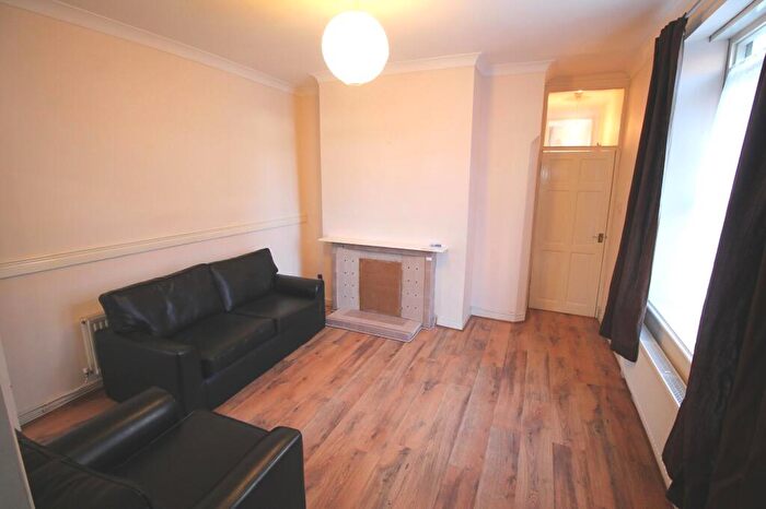 1 Bedroom Flat To Rent In Cathedral Road, Cardiff, CF11