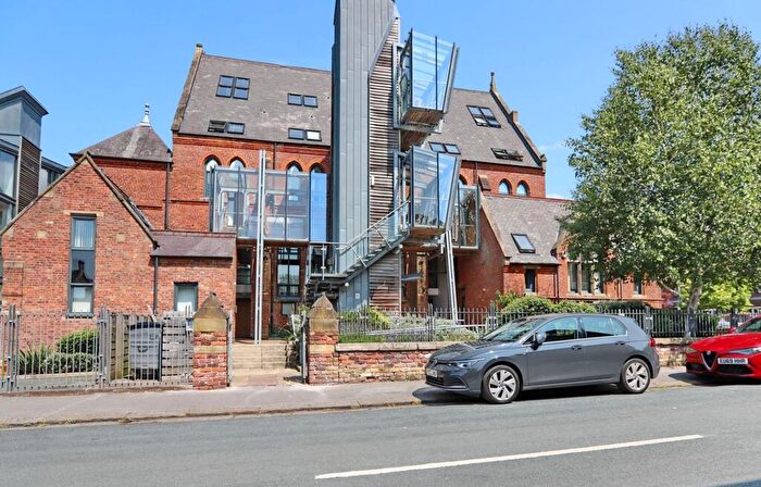 2 Bedroom Flat For Sale In Grey Street, Prestwich, M25
