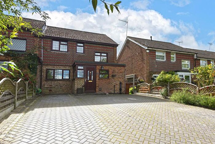 3 Bedroom End Of Terrace House For Sale In Browndens Road, Upper Halling, ME2