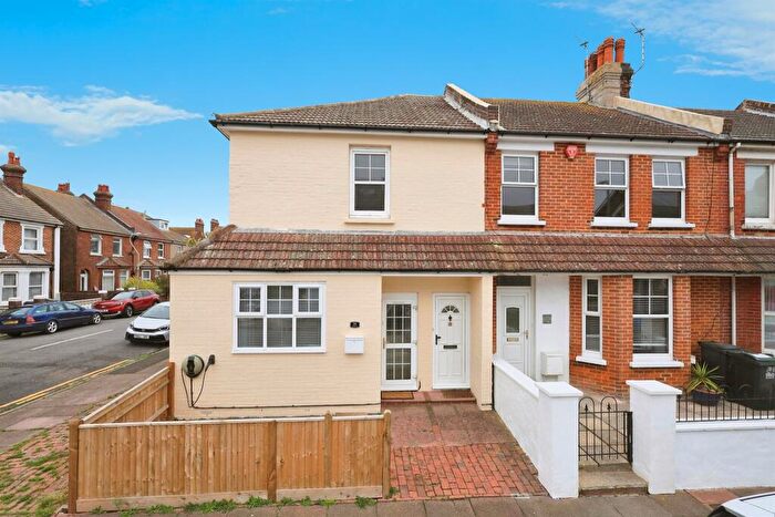 2 Bedroom Flat For Sale In Latimer Road, Eastbourne, BN22