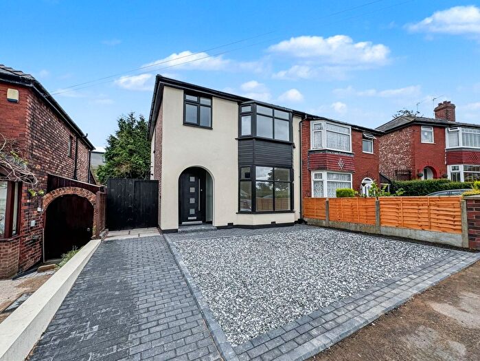 3 Bedroom Semi-Detached House For Sale In Shelley Road, Prestwich, M25