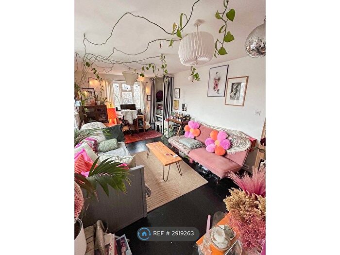 2 Bedroom Flat To Rent In Marcon Ct, Hackney, E8