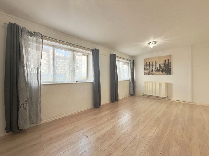 2 Bedroom Flat To Rent In Giles Close, Birmingham, B33