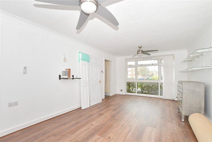 2 Bedroom Flat For Sale In New Street, Horsham, West Sussex, RH13