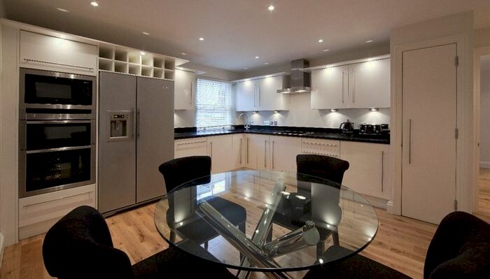 1 Bedroom Flat To Rent In Grosvenor Hill, London, W1K