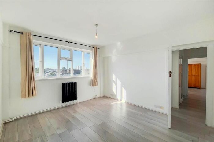 1 Bedroom Flat To Rent In Sandhurst Court, London, SW2