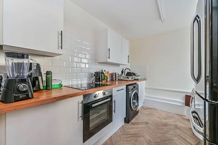 1 Bedroom Flat To Rent In Navarre Road, Brixton, London, SW9