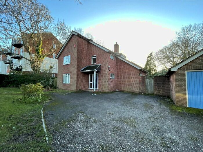4 Bedroom Detached House To Rent In Archers Road, Southampton, Hampshire, SO15