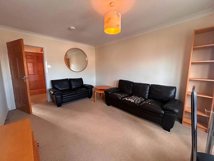 2 Bedroom Flat To Rent In Miners Walk, Edinburgh, EH22